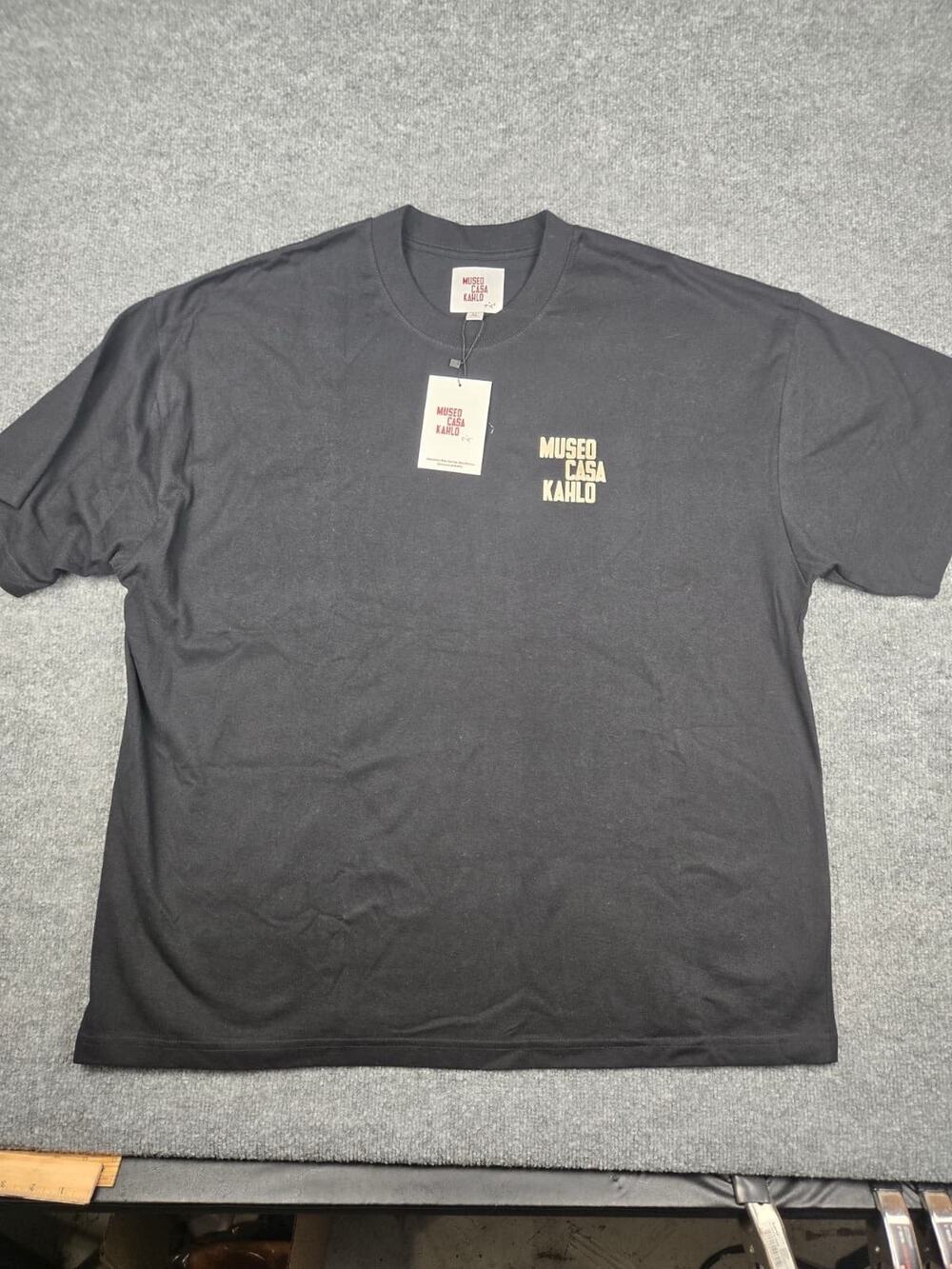 Museo Frida Kahlo Original T-shirt Size XL (Runs big)
